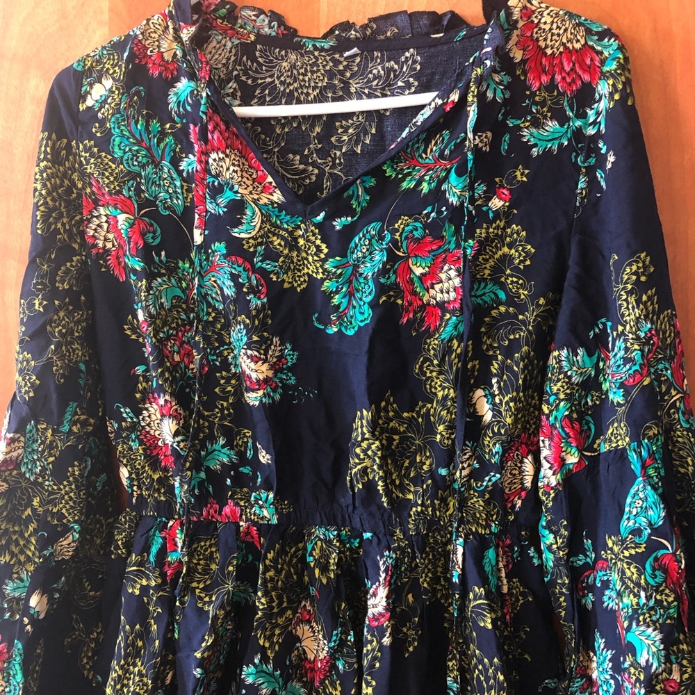 3/$25 ❤️ Floral dress